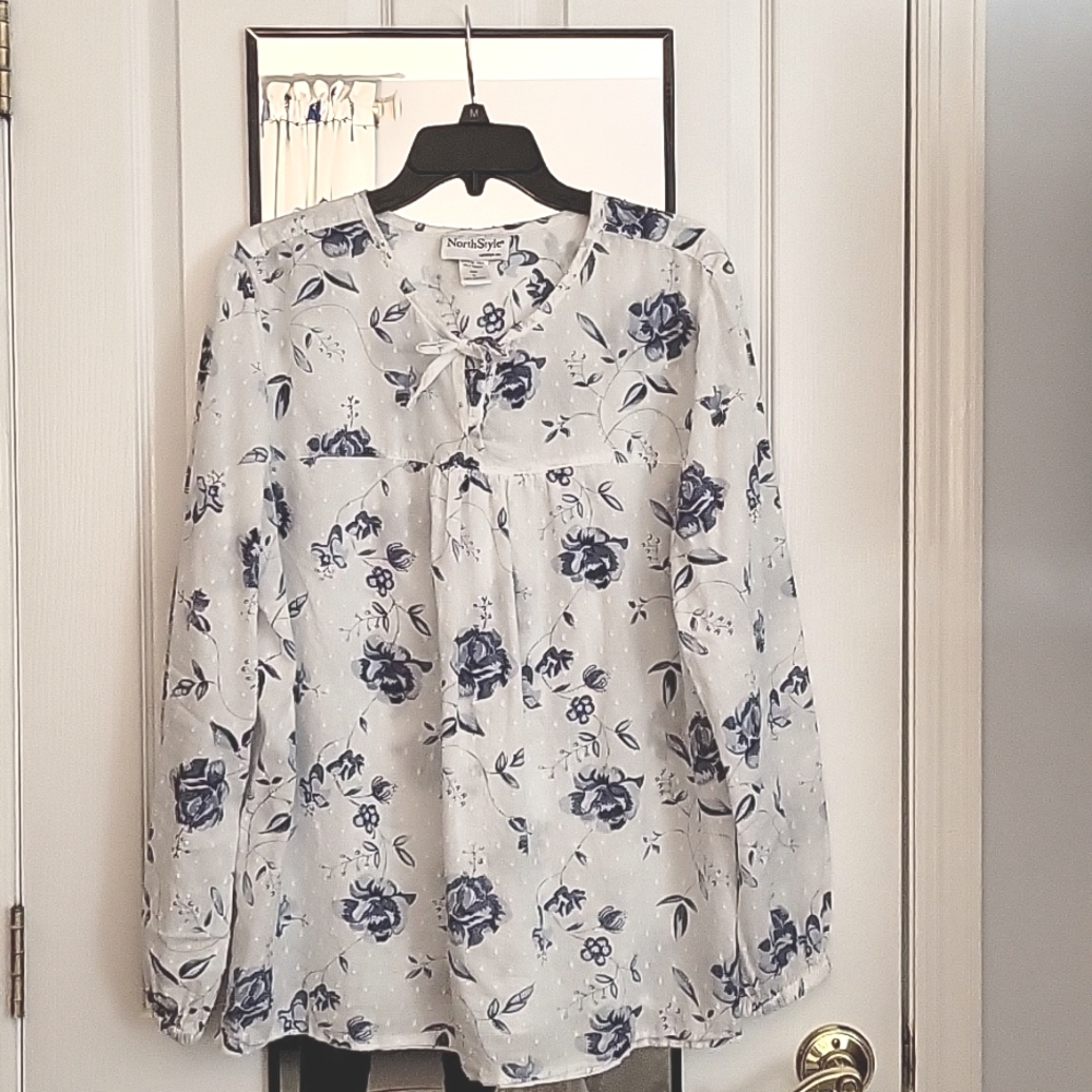 North Style cotton blouse